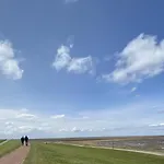 Appartement 1 Mit Kueche Und Neuem Bad, Frisch Saniert Friedrichskoog