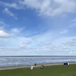 Appartement 1 Mit Kueche Und Neuem Bad, Frisch Saniert Friedrichskoog