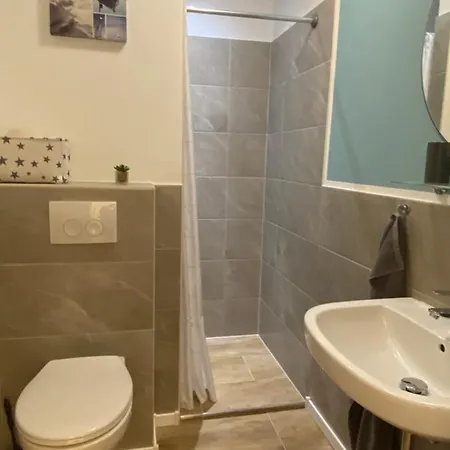 1 Mit Kueche Und Neuem Bad, Frisch Saniert Appartement *