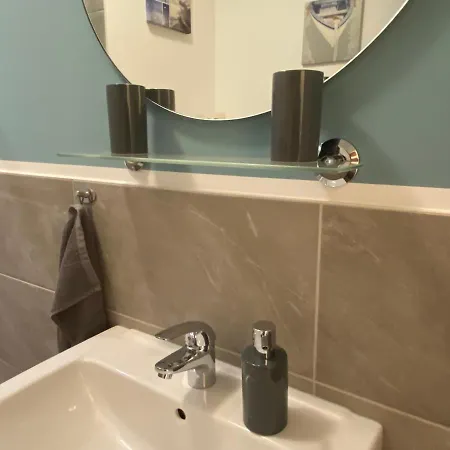 Appartement 1 Mit Kueche Und Neuem Bad, Frisch Saniert