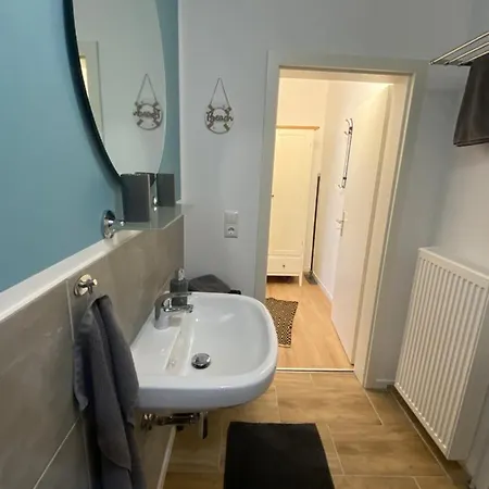 Lejlighed 1 Mit Kueche Und Neuem Bad, Frisch Saniert *