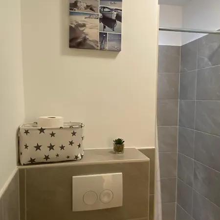 1 Mit Kueche Und Neuem Bad, Frisch Saniert *