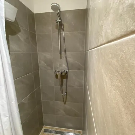 1 Mit Kueche Und Neuem Bad, Frisch Saniert