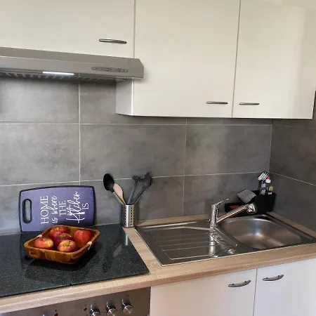 1 Mit Kueche Und Neuem Bad, Frisch Saniert