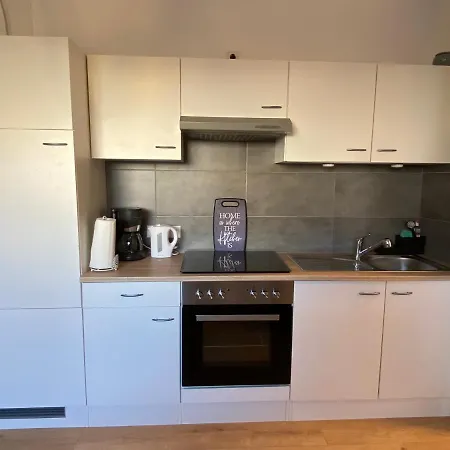 1 Mit Kueche Und Neuem Bad, Frisch Saniert *