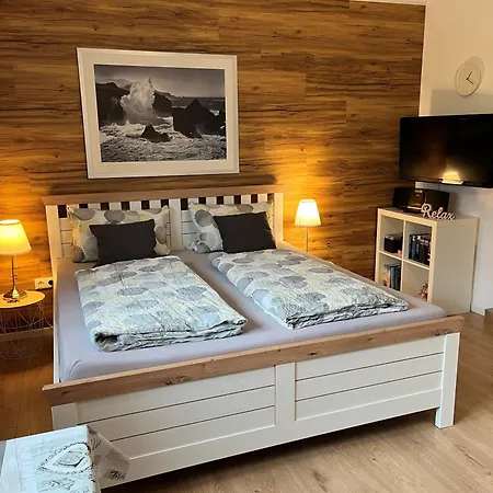 1 Mit Kueche Und Neuem Bad, Frisch Saniert *